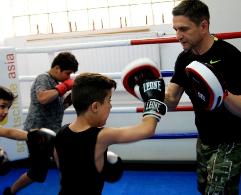 MMA Kinder Jugendliche in Sportschule Asia