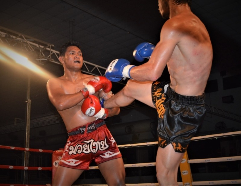 Muay Thai Kämpfer der Sportschule Asia Ratingen kämpfen in Thailand
