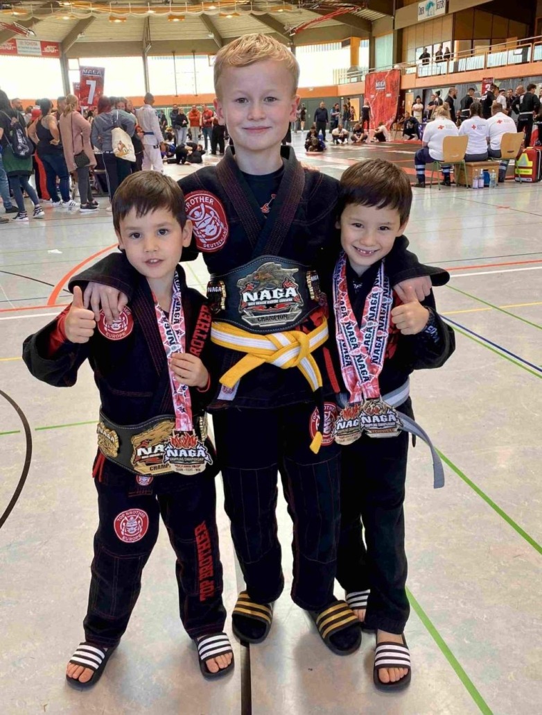 kleine Naga BJJ Champions aus der Sportschule Asia