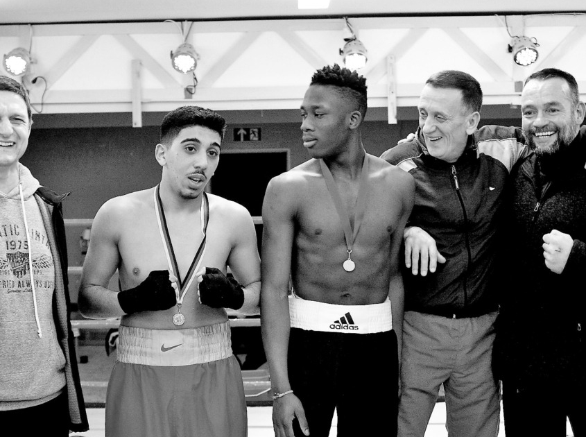 Boxtraining für Mülheim an der Ruhr – engagierte Trainingsgruppe der Sportschule Asia beim Technikaufbau