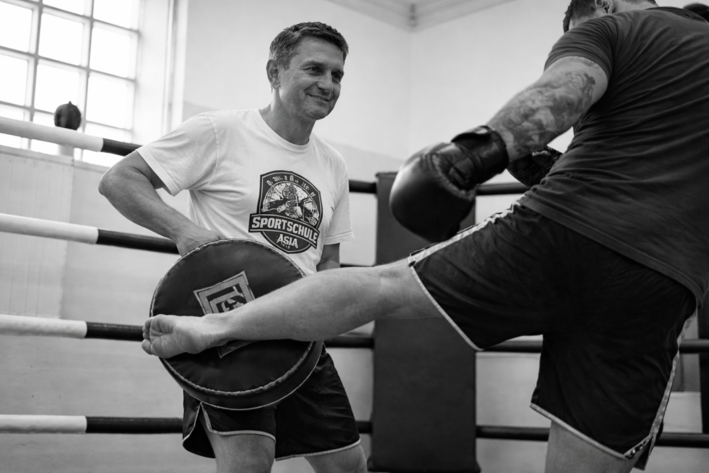 Personal Training mit Boxtraining und Pratzenarbeit für Fitness und Stressabbau in Düsseldorf