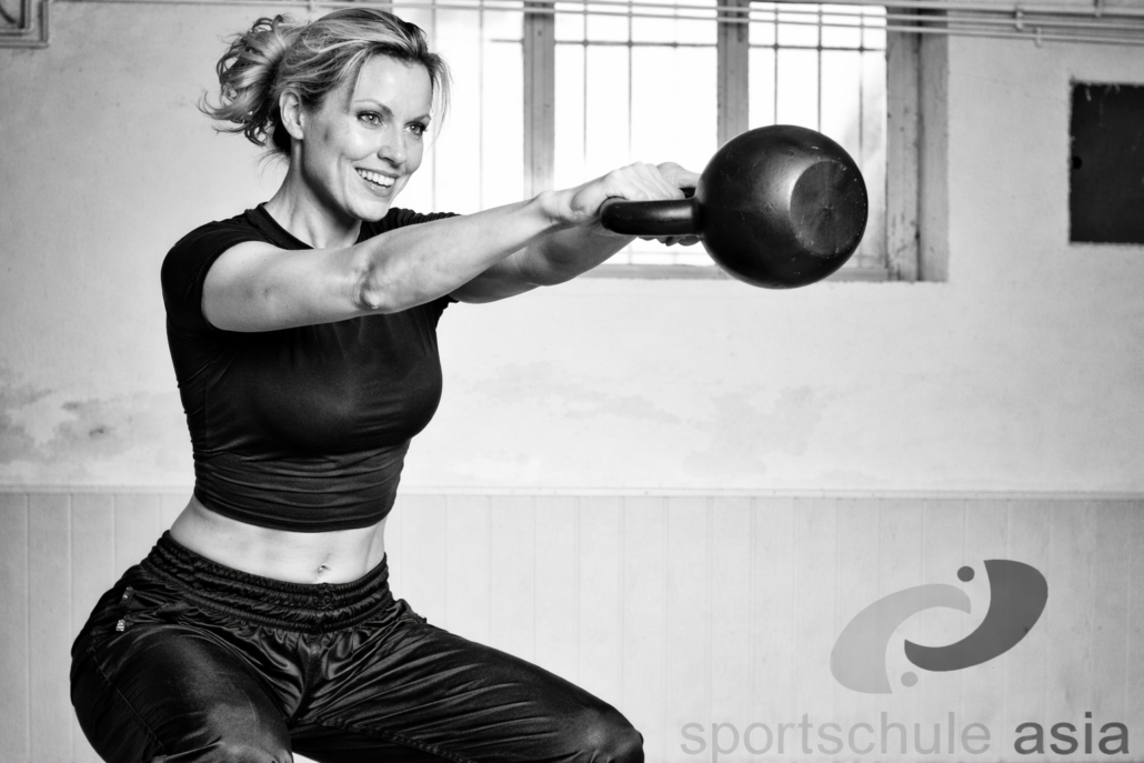 Funktionelles Krafttraining mit Kettlebell im Personal Training in Ratingen